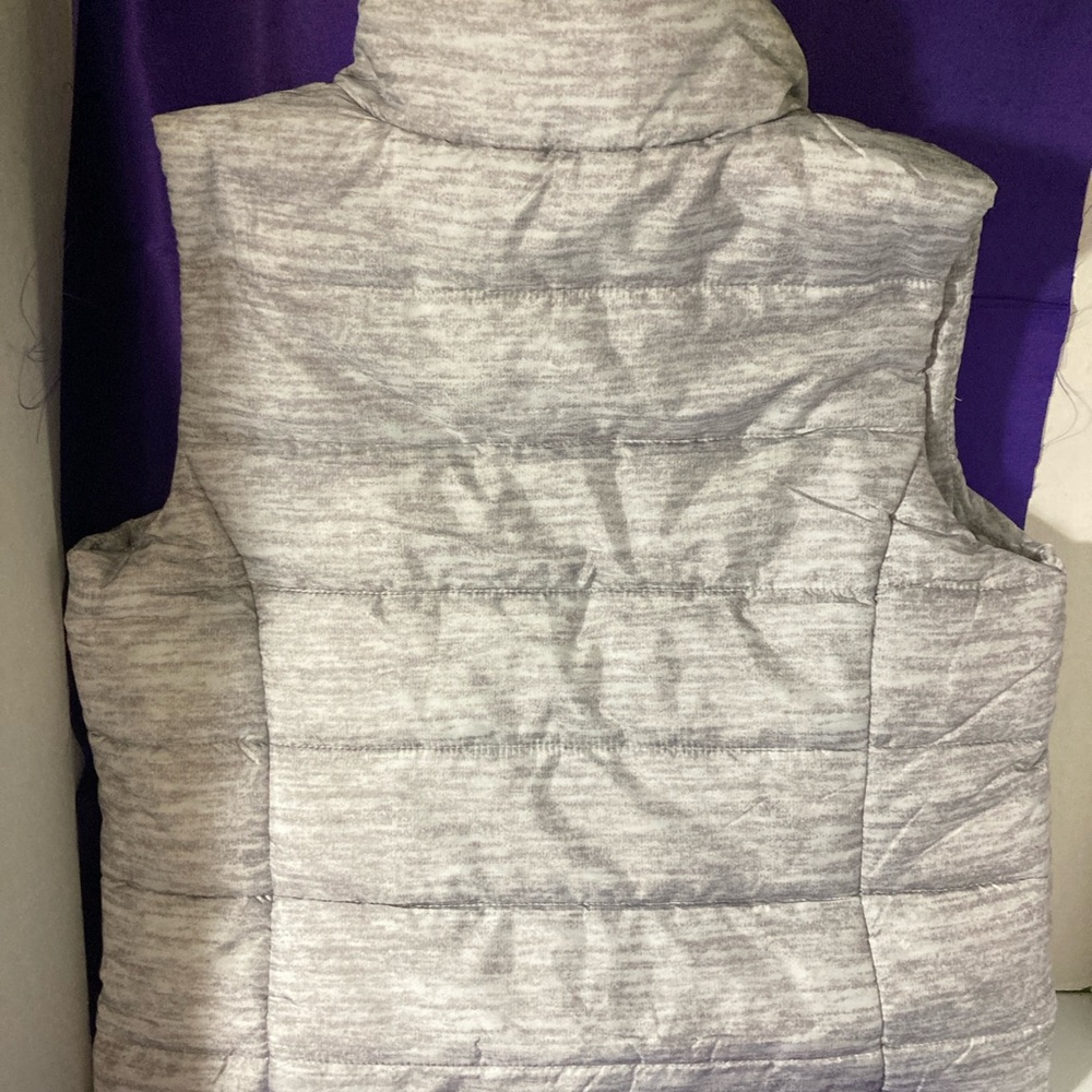 Women’s Gray Puffer Vest - Picture 5 of 5